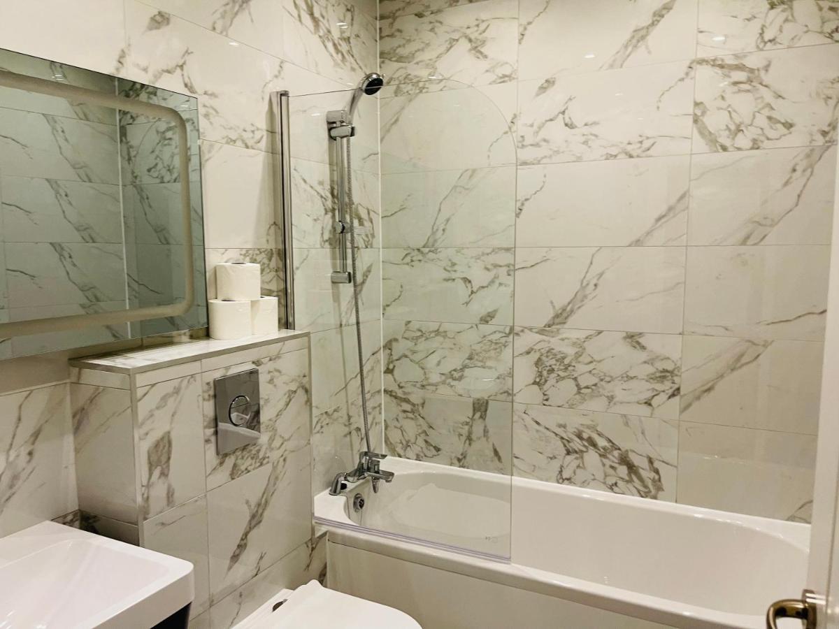 Salt Hill Windsor Legoland Eton Heathrow Luxury 2 Bed 1 Bath Free Parking Apartamento Slough Exterior foto